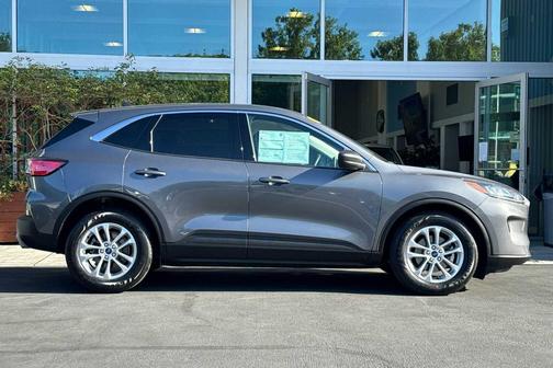 Carbonized Gray Metallic 2022 Ford Escape SE