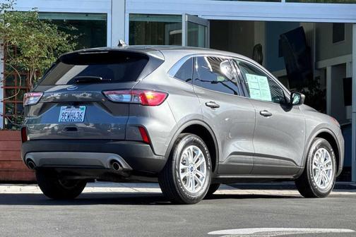 Carbonized Gray Metallic 2022 Ford Escape SE