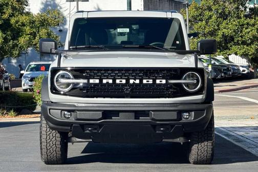 Avalanche Gray 2026 Ford Bronco Outer Banks