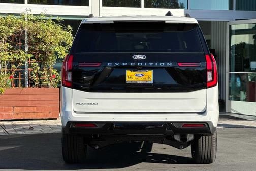 Star White Metallic Tri-Coat 2027 Ford Expedition Platinum