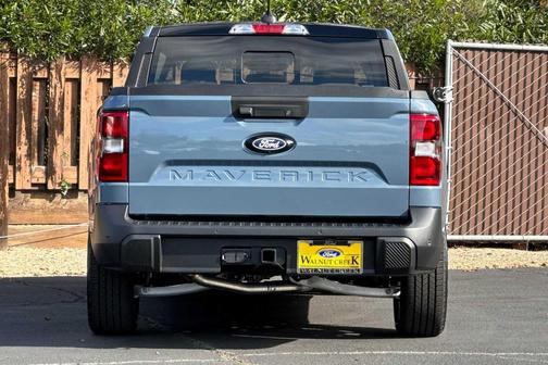 Azure Gray Metallic Tri-Coat 2026 Ford Maverick Lariat