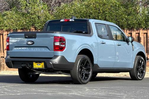 Azure Gray Metallic Tri-Coat 2026 Ford Maverick Lariat