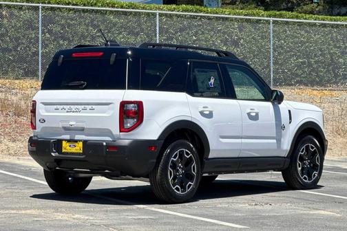 Oxford White 2026 Ford Bronco Sport Outer Banks