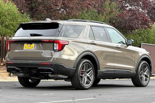 Marsh Gray 2027 Ford Explorer ST-Line