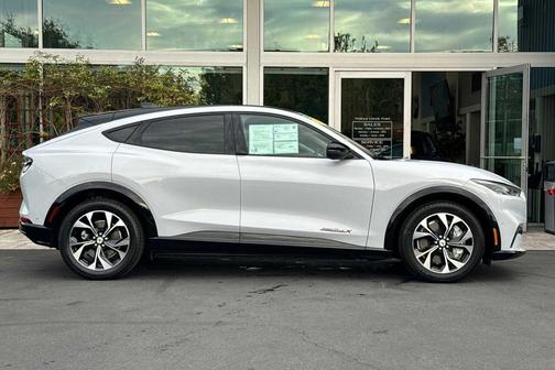 Space White Metallic 2023 Ford Mustang Mach-E Premium