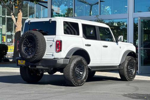 Oxford White 2026 Ford Bronco Outer Banks