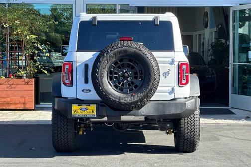 Oxford White 2026 Ford Bronco Outer Banks