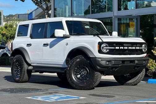 Oxford White 2026 Ford Bronco Outer Banks