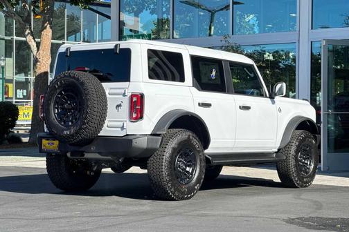 Oxford White 2026 Ford Bronco Outer Banks