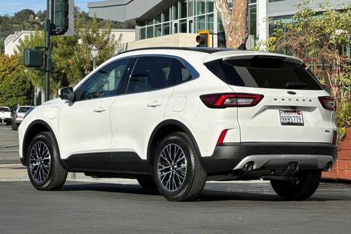 Star White Metallic Tri-Coat 2024 Ford Escape PHEV SE