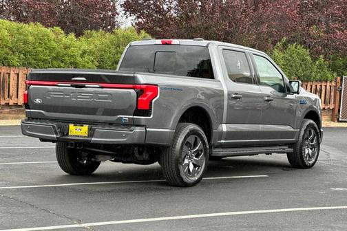 2025 Ford F-150 Lightning LARIAT