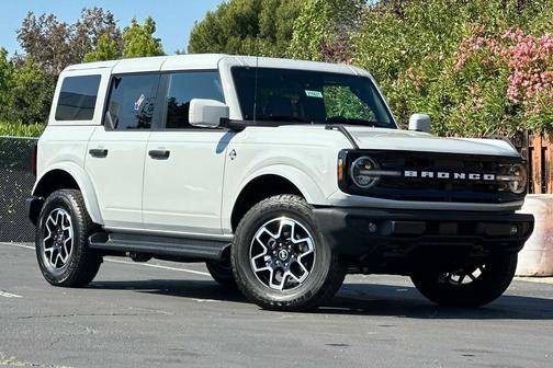 Avalanche Gray 2026 Ford Bronco Outer Banks