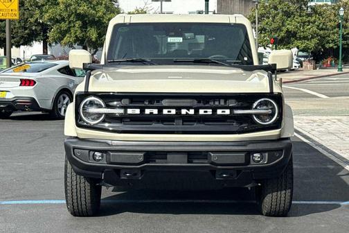 Desert Sand 2026 Ford Bronco Outer Banks