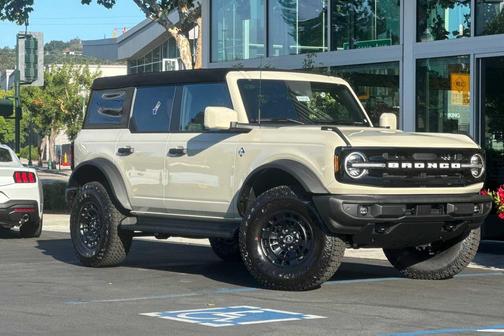 Desert Sand 2026 Ford Bronco Outer Banks