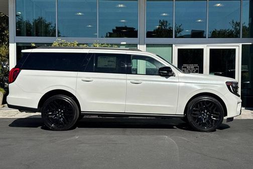 Star White Metallic Tri-Coat 2027 Ford Expedition Max Platinum