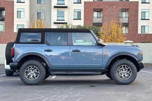 Azure Gray Metallic Tri-Coat 2025 Ford Bronco Badlands