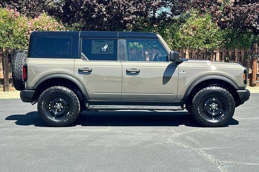 Marsh Gray 2026 Ford Bronco Outer Banks