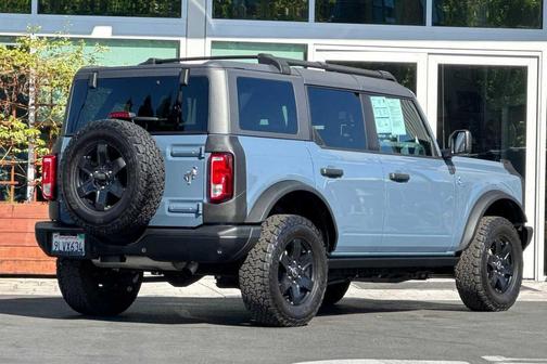 Azure Gray Metallic Tri-Coat 2024 Ford Bronco Black Diamond