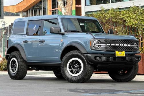 Azure Gray Metallic Tri-Coat 2025 Ford Bronco Badlands