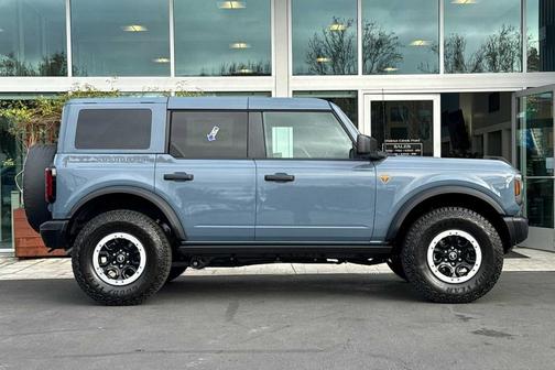 Azure Gray Metallic Tri-Coat 2025 Ford Bronco Badlands