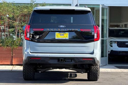 Glacier Gray Metallic Tri-Coat 2026 Ford Expedition Tremor