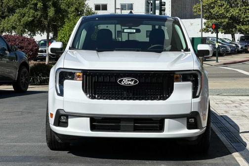 2025 Ford Maverick Lobo Standard