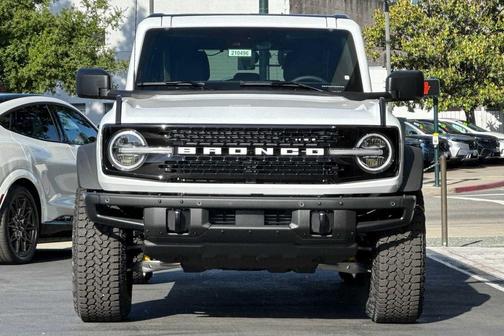 Oxford White 2026 Ford Bronco Badlands