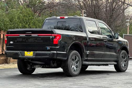 2025 Ford F-150 Lightning LARIAT