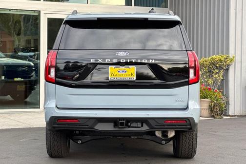 Glacier Gray Metallic Tri-Coat 2027 Ford Expedition Max Active 4x4