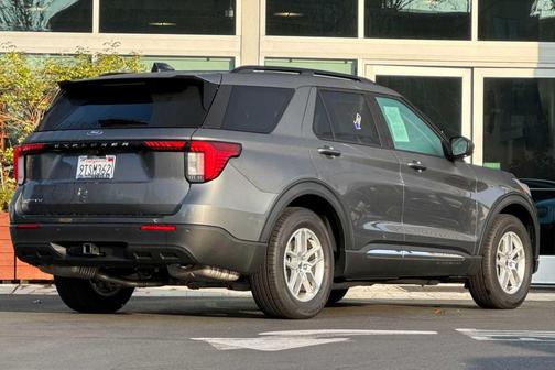 Carbonized Gray Metallic 2025 Ford Explorer Active