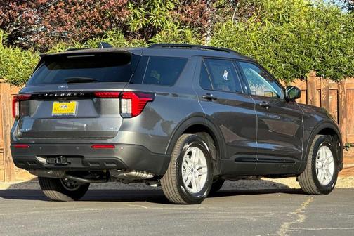 2026 Ford Explorer 4DR 4WD Active