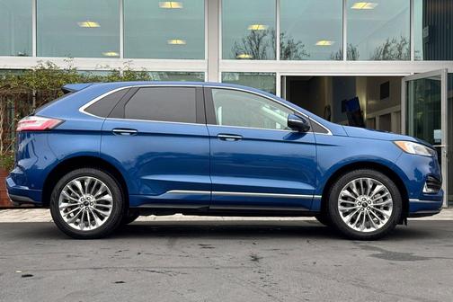 Atlas Blue Metallic 2022 Ford Edge Titanium