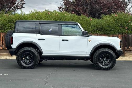 Oxford White 2026 Ford Bronco Badlands