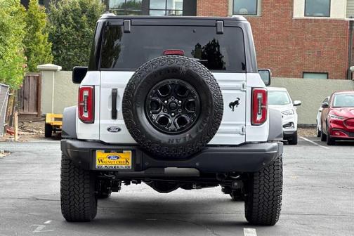 Oxford White 2026 Ford Bronco Badlands