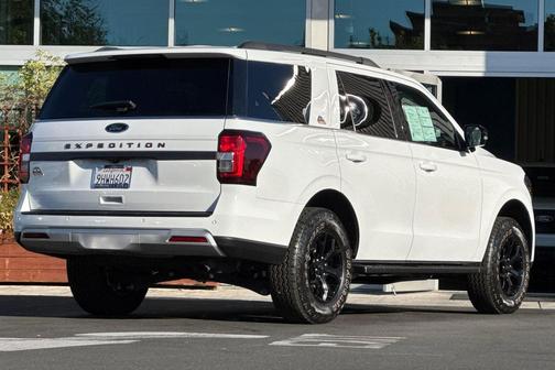 Oxford White 2023 Ford Expedition Timberline