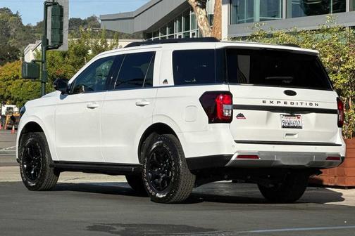 Oxford White 2023 Ford Expedition Timberline