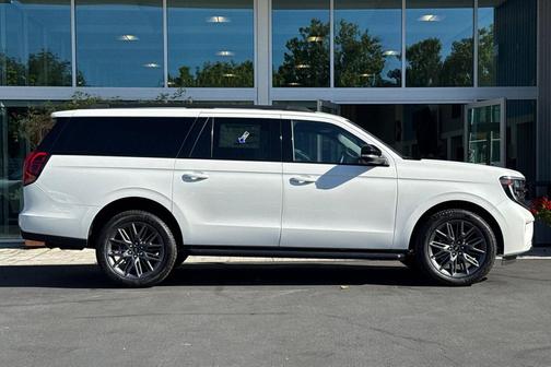 Star White Metallic Tri-Coat 2026 Ford Expedition Max Platinum