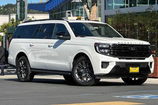 Star White Metallic Tri-Coat 2026 Ford Expedition Max Platinum