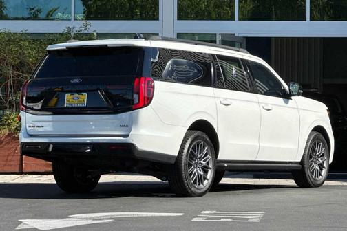 Star White Metallic Tri-Coat 2026 Ford Expedition Max Platinum