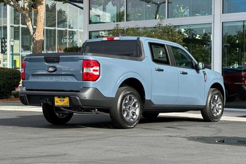 Azure Gray Metallic Tri-Coat 2026 Ford Maverick XLT