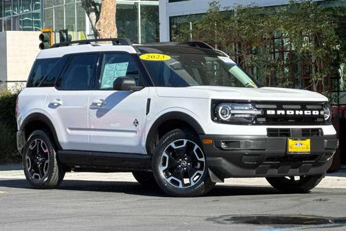 Oxford White 2023 Ford Bronco Sport Outer Banks