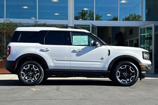 Oxford White 2023 Ford Bronco Sport Outer Banks