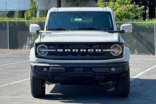 Avalanche Gray 2026 Ford Bronco Outer Banks