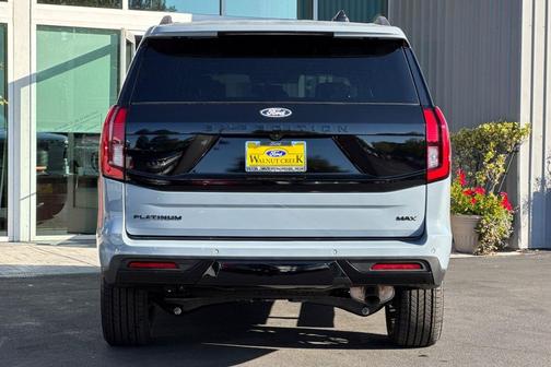 Glacier Gray Metallic Tri-Coat 2027 Ford Expedition Max Platinum