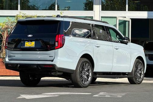 Glacier Gray Metallic Tri-Coat 2027 Ford Expedition Max Platinum
