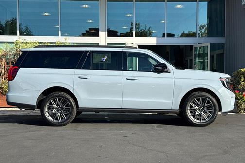 Glacier Gray Metallic Tri-Coat 2027 Ford Expedition Max Platinum