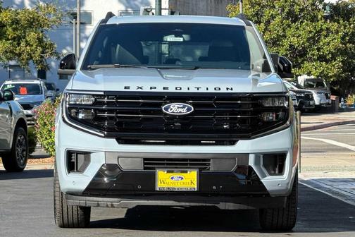 Glacier Gray Metallic Tri-Coat 2027 Ford Expedition Max Platinum