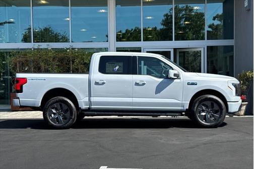2025 Ford F-150 Lightning LARIAT