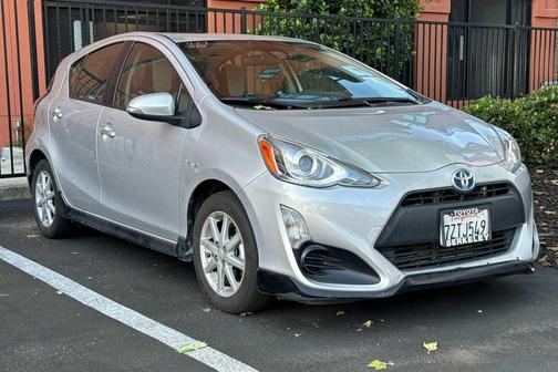 Classic Silver Metallic 2017 Toyota Prius c One