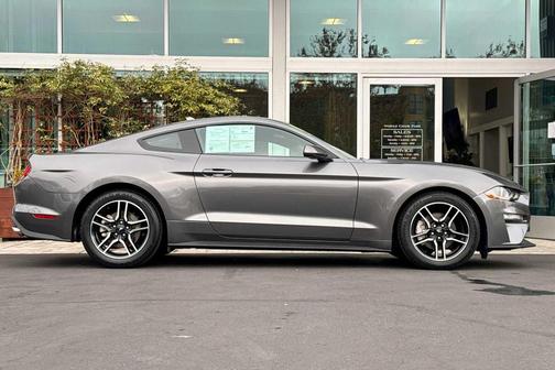 2022 Ford Mustang EcoBoost